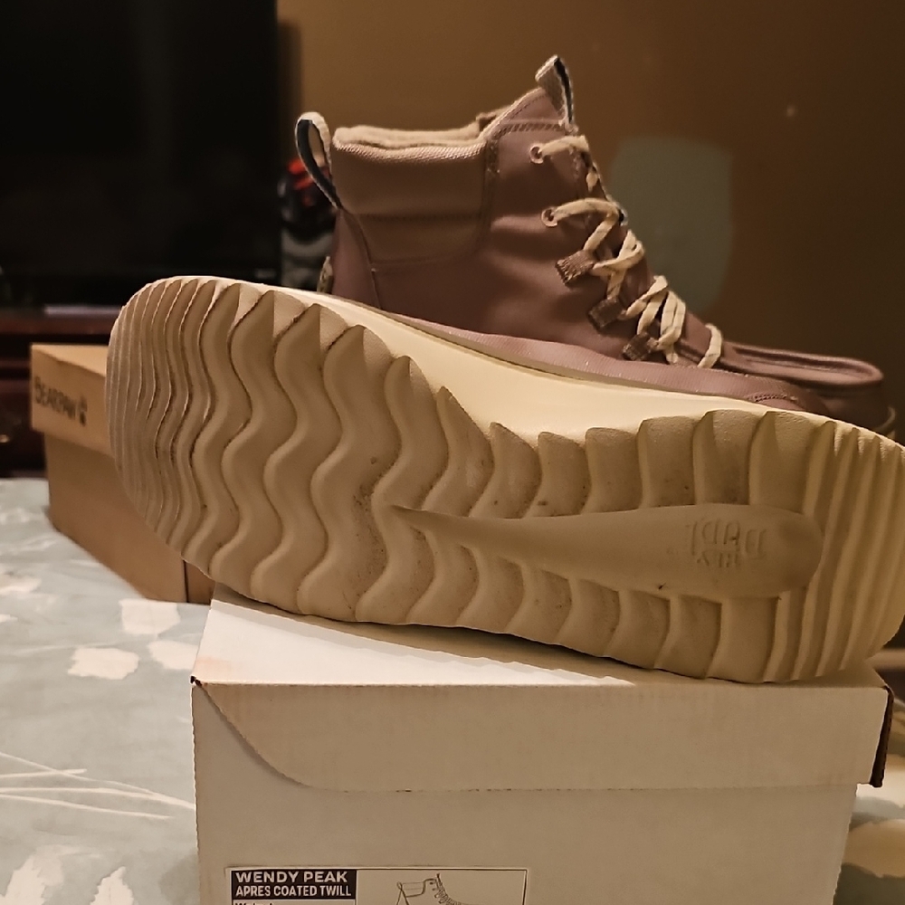 Hey Dude Women's Winter Boots Tan In Color - Picture 2 of 5